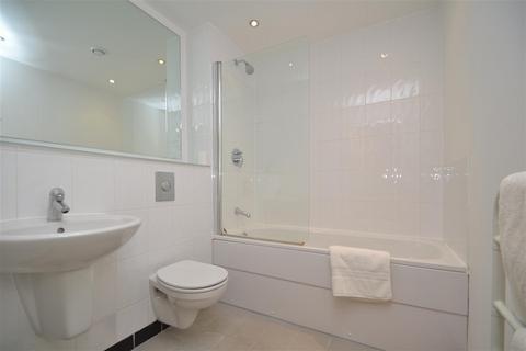 2 bedroom apartment to rent, 82/Santorini, Leeds