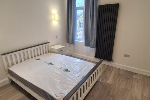 3 bedroom apartment to rent, Danbrook Road, Streatham