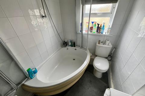 Flat 4, 2 - 4 Carr Road, Thornton-cleveleys, FY5 3AG