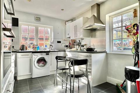 4 bedroom semi-detached house for sale, High Street, Milford on Sea, Lymington, Hampshire, SO41