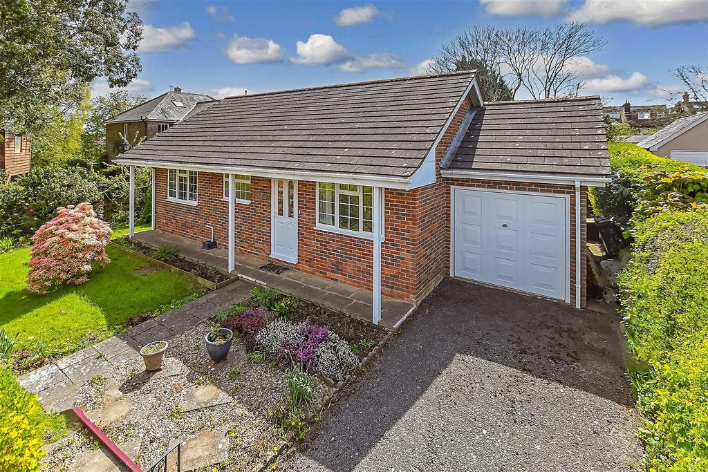 East Beeches Road, Crowborough, East... 2 bed detached bungalow for