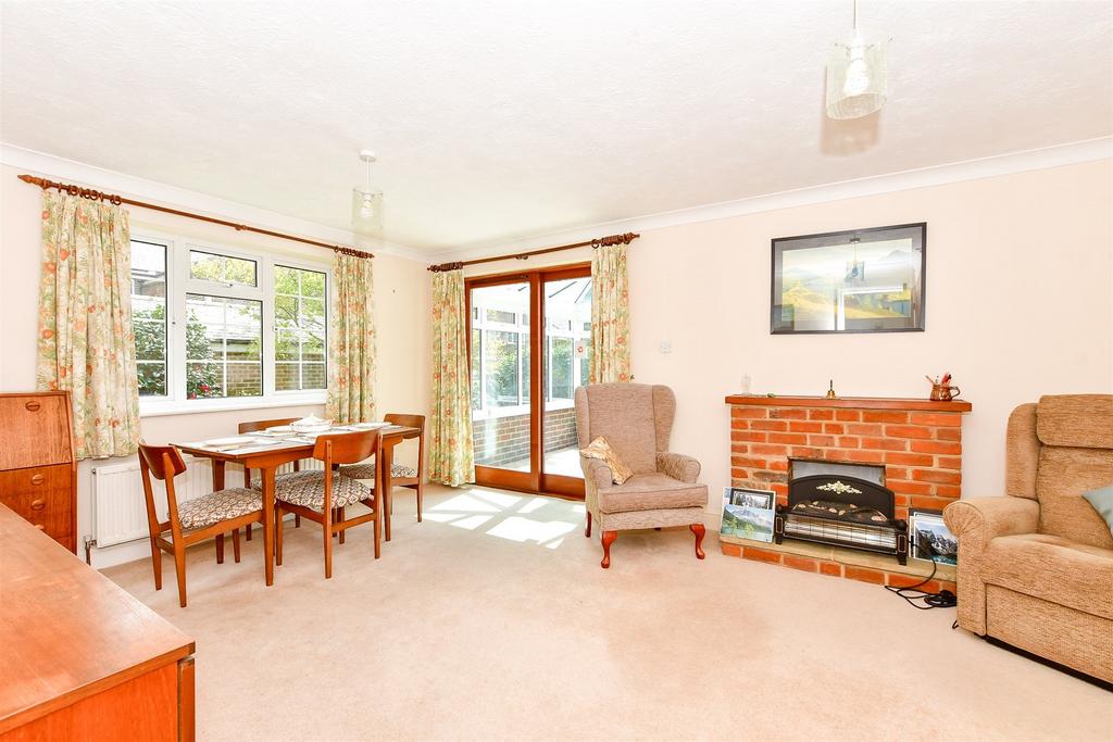 East Beeches Road, Crowborough, East... 2 bed detached bungalow for