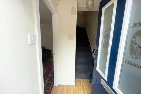 3 bedroom terraced house to rent, Greenheys Lane West, Manchester M15