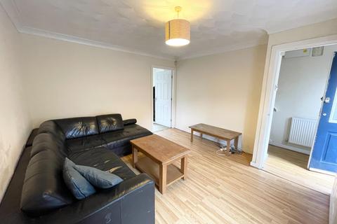 3 bedroom terraced house to rent, Greenheys Lane West, Manchester M15