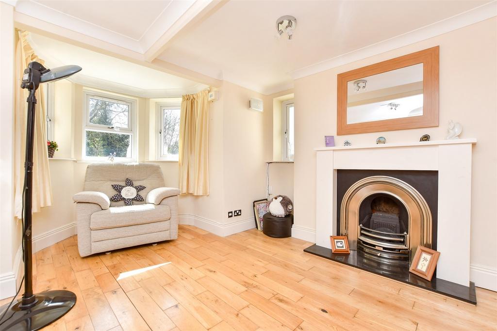 Alma Road, Reigate, Surrey 2 bed apartment for sale £295,000