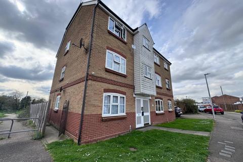 1 bedroom flat to rent, Mulberry Gardens, WITHAM CM8