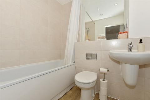 9 Sun Marsh Way, Gravesend, DA12 2FE