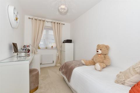 9 Sun Marsh Way, Gravesend, DA12 2FE