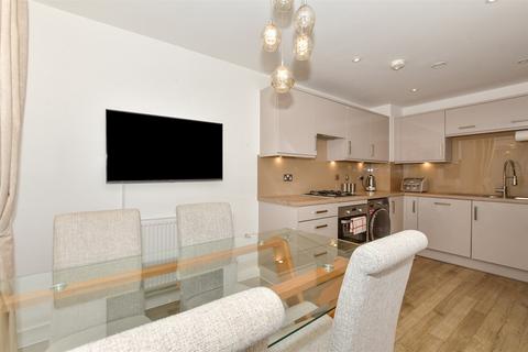 9 Sun Marsh Way, Gravesend, DA12 2FE