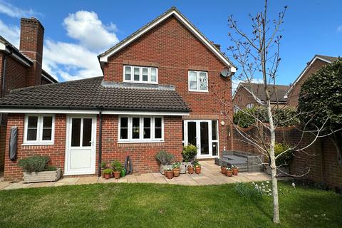 4 bedroom detached house for sale, Depden Gardens, Dibden Purlieu, SO45