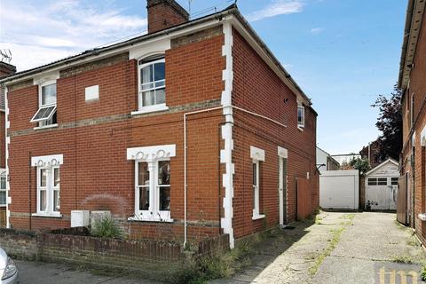 2 bedroom semi-detached house to rent, Colchester, Essex CO1