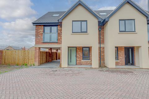 4 bedroom townhouse for sale, Windermere Avenue, Hockley, SS5
