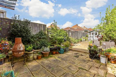 71 Forelands Square, Walmer, Deal, CT14 9DT