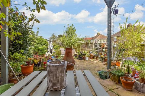 71 Forelands Square, Walmer, Deal, CT14 9DT