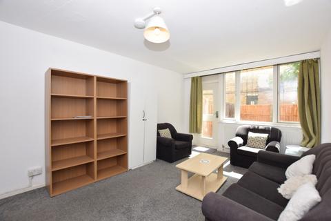 4 bedroom flat to rent, Amina Way London SE16