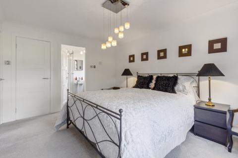 49 Guthrie Court, Gleneagles Village, Auchterarder, PH3 1SD