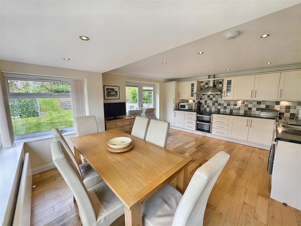 Cwymp Road, Rhydyfoel, Abergele, LL22 8NB 4 bed detached house for