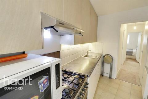 Flat to rent, Guildford Gardens - Harold Hill - RM3