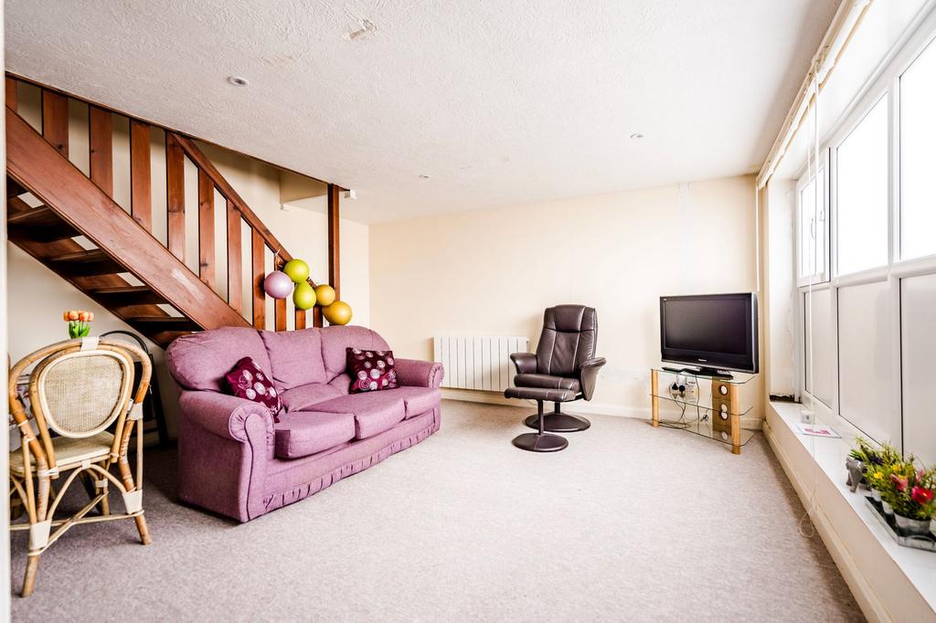 Norwich Road, Lowestoft 2 bed terraced house for sale £80,000