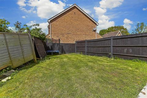 4 Downs Close, Headcorn, Ashford, TN27 9UG