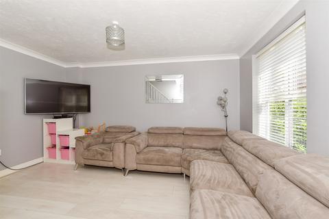 4 Downs Close, Headcorn, Ashford, TN27 9UG
