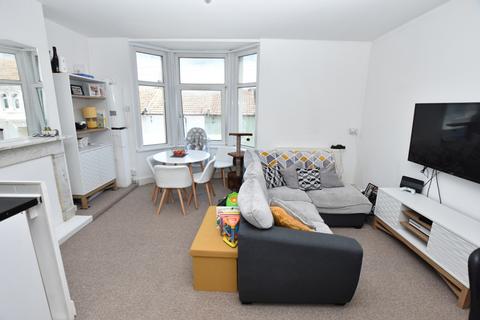 2 bedroom flat to rent, Meeching Road, Newhaven, BN9 9RL