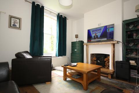 2 bedroom terraced house to rent, Knaphill, Woking GU21