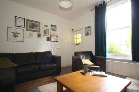 2 bedroom terraced house to rent, Knaphill, Woking GU21