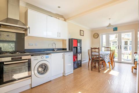 4 bedroom semi-detached house for sale, Gordon Road, Southend-On-Sea, SS1