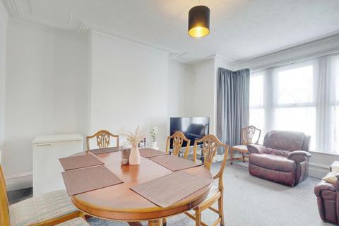 3 bedroom apartment for sale, Ceylon Road, Westcliff-on-sea, SS0