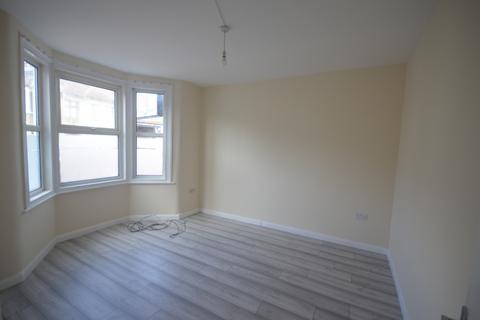 3 bedroom terraced house to rent, Chingford Road, London, E17