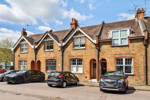 3 Station Approach, Coulsdon North, Coulsdon, CR5 2NR
