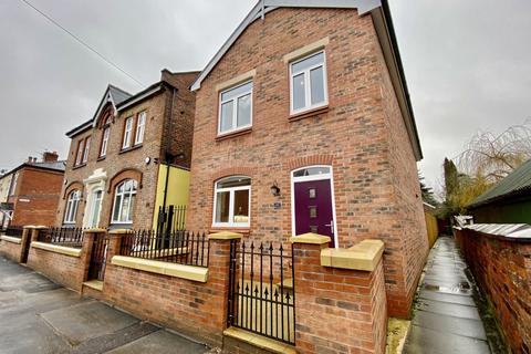 3 bedroom detached house to rent, Dundonald Street, Cale Green, Stockport, SK2