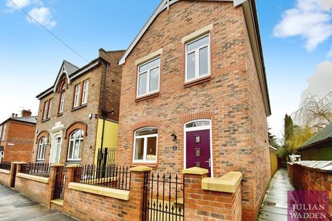 3 bedroom detached house to rent, Dundonald Street, Cale Green, Stockport, SK2