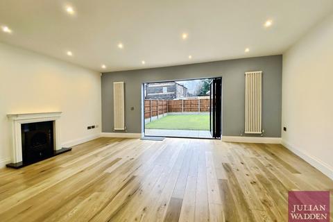 3 bedroom detached house to rent, Dundonald Street, Cale Green, Stockport, SK2