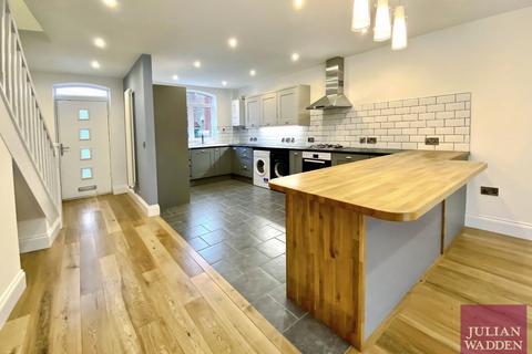 3 bedroom detached house to rent, Dundonald Street, Cale Green, Stockport, SK2