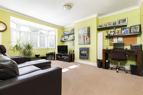 2 bedroom flat to rent, Madison Gardens, Bromley BR2