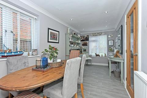 19 Cherry Gardens, Teynham, Sittingbourne, ME9 9SF