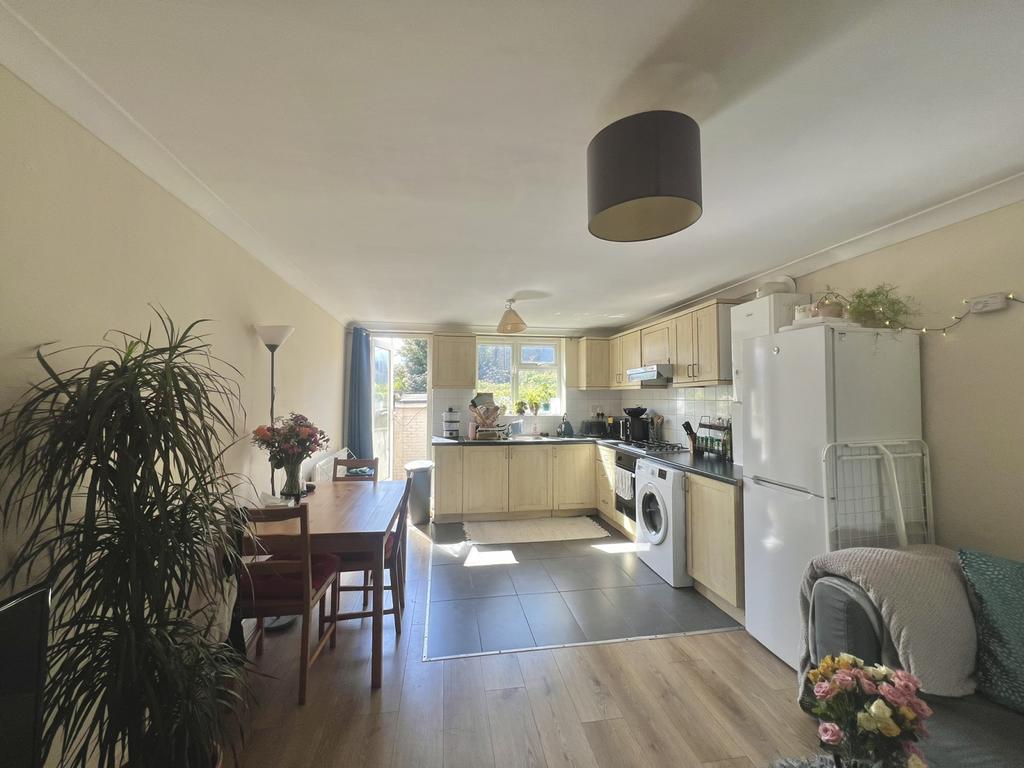 2 Bed flat to rent in Brixton