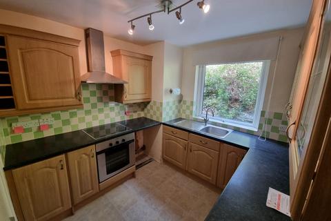 2 bedroom ground floor flat to rent, Frizley Gardens, Bradford, BD9