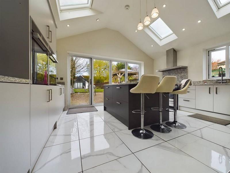 Kitchen/Breakfast Area