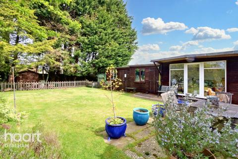 28 Hale Road, Bradenham, Thetford, IP25 7RA