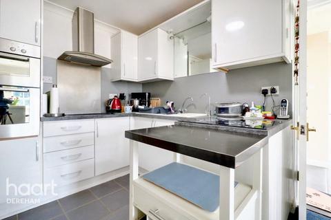 28 Hale Road, Bradenham, Thetford, IP25 7RA