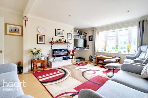 28 Hale Road, Bradenham, Thetford, IP25 7RA