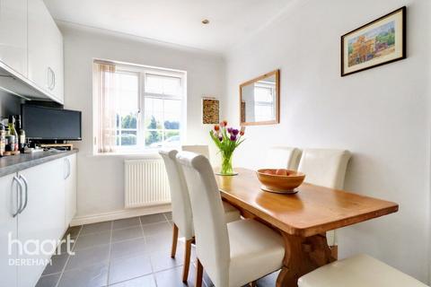 28 Hale Road, Bradenham, Thetford, IP25 7RA
