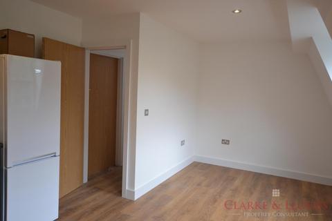 2 bedroom flat to rent, 91a Upper Clapton Road, London E5