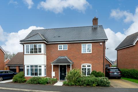 4 bedroom detached house for sale, Elizabeth II Avenue, Berkhamsted HP4