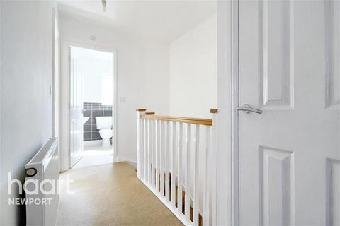 3 bedroom end of terrace house to rent, Alicia Crescent