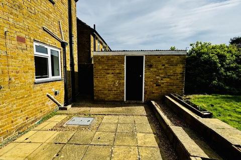 3 bedroom end of terrace house to rent, Knight Avenue, Canterbury CT2
