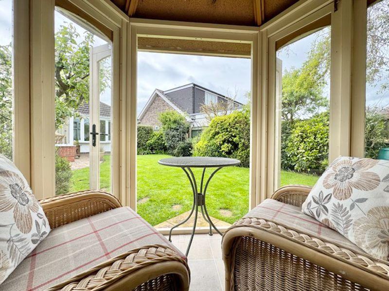 Summer house to...